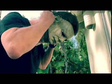 Nick Castle putting on his Michael Myers HALLOWEEN (2018) mask