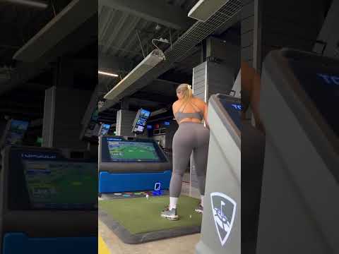 Big BOOTY is playing golf #pawg #curvy #booty #pawg #cake #leggings #bum